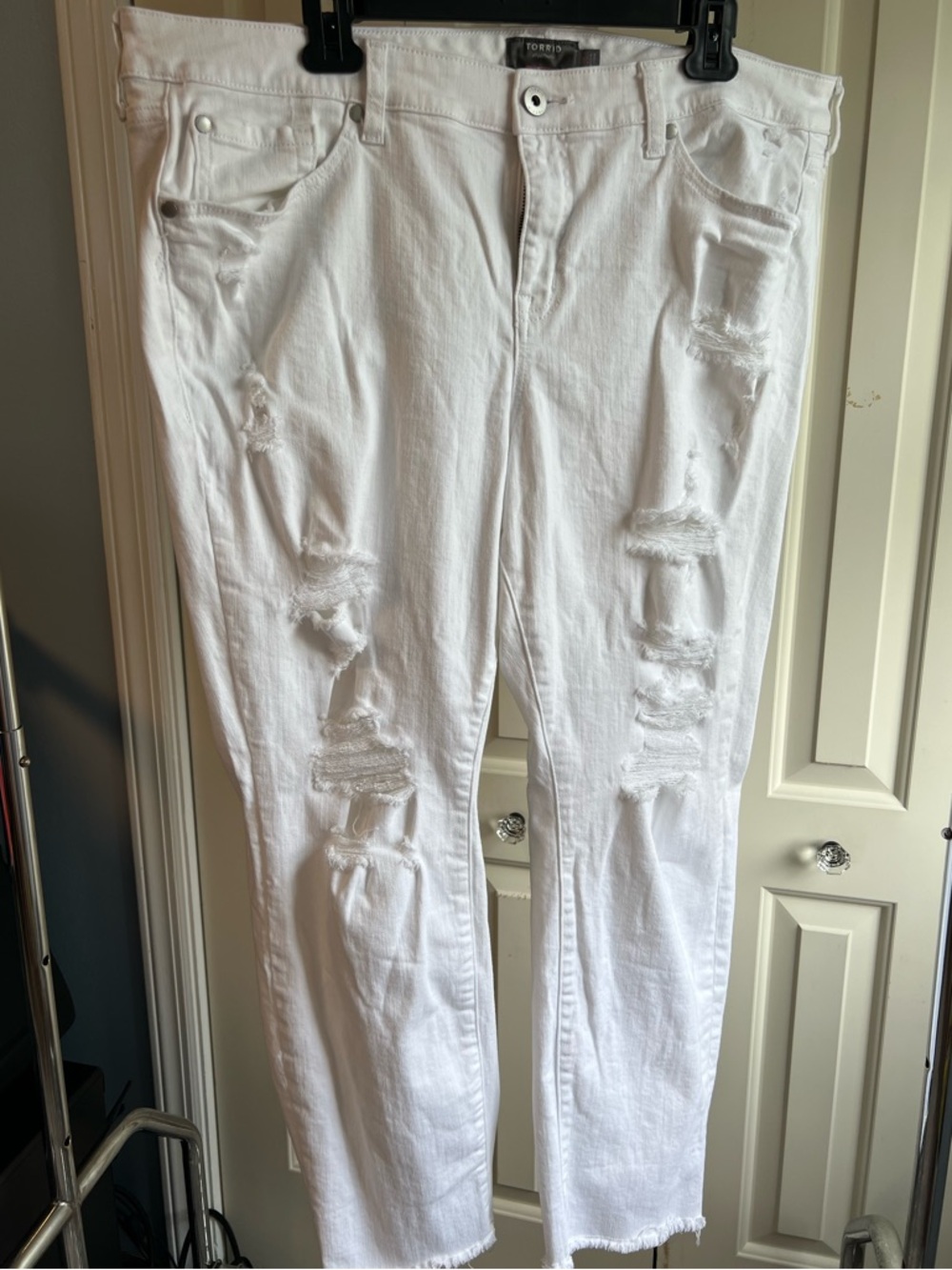 Torrid white boyfriend Crop jeans